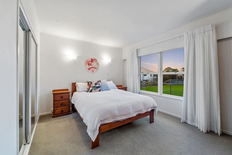 Photo of property in 4/2 Argyle Terrace, Milford, Auckland, 0620