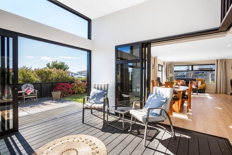 Photo of property in 3 Grace Cove, Aotea, Porirua, 5024