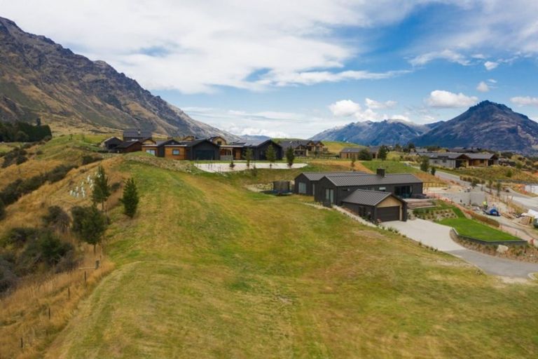 Photo of property in 6 Chimney Lane, Jacks Point, Queenstown, 9371