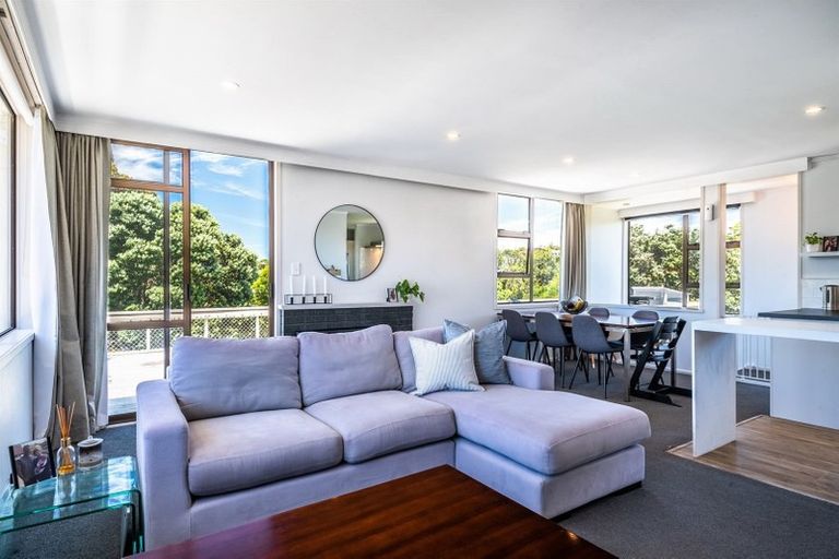 Photo of property in 10 Peter Terrace, Castor Bay, Auckland, 0620