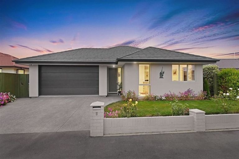 Photo of property in 11 Rue De La Mare, Parklands, Christchurch, 8083
