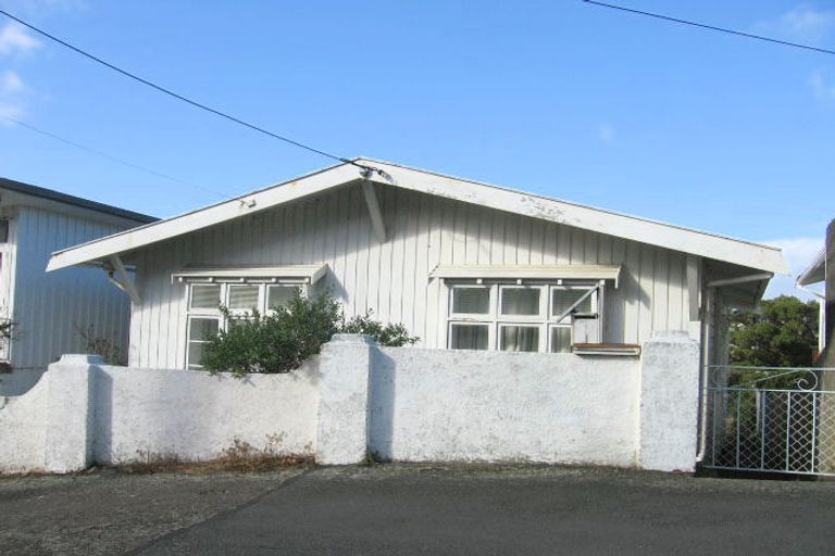 Photo of property in 91 Queens Drive, Lyall Bay, Wellington, 6022