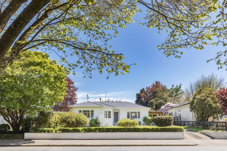 Photo of property in 38 Queen Street, Dannevirke, 4930