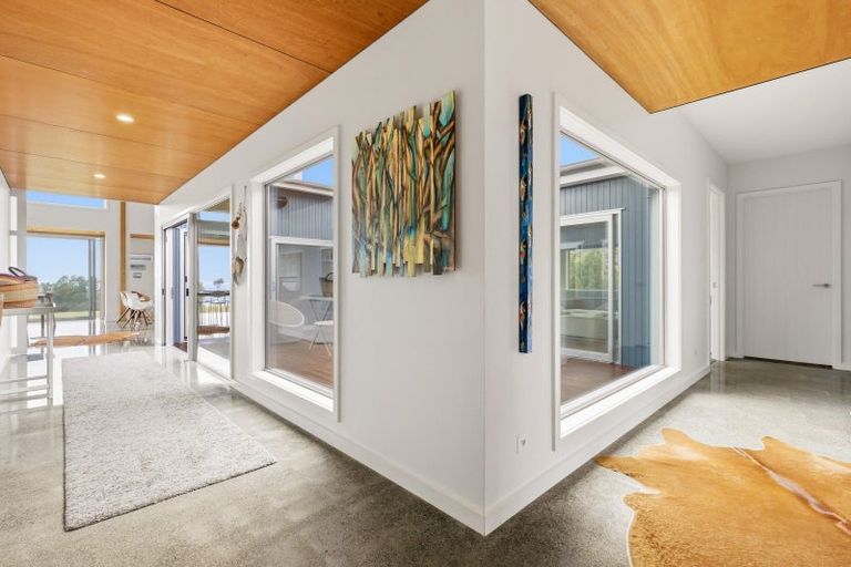 Photo of property in 127 Highland Drive, Acacia Bay, Taupo, 3385