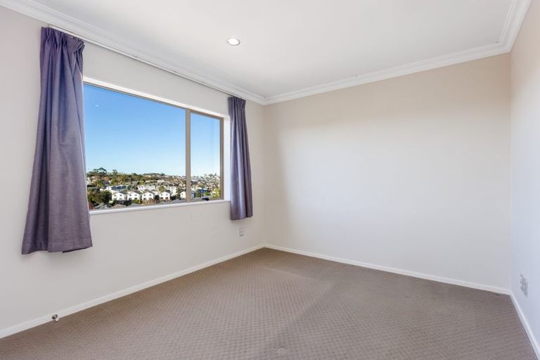 Photo of property in 11 Tekapo Rise, Fairview Heights, Auckland, 0632