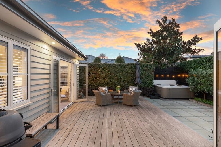 Photo of property in 2 Glen Bridge Lane, Harewood, Christchurch, 8051