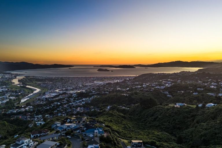 Photo of property in 252 Normandale Road, Normandale, Lower Hutt, 5010