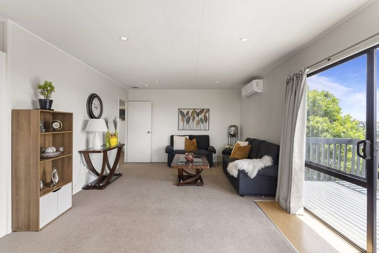 Photo of property in 1/19 Exeter Place, Unsworth Heights, Auckland, 0632