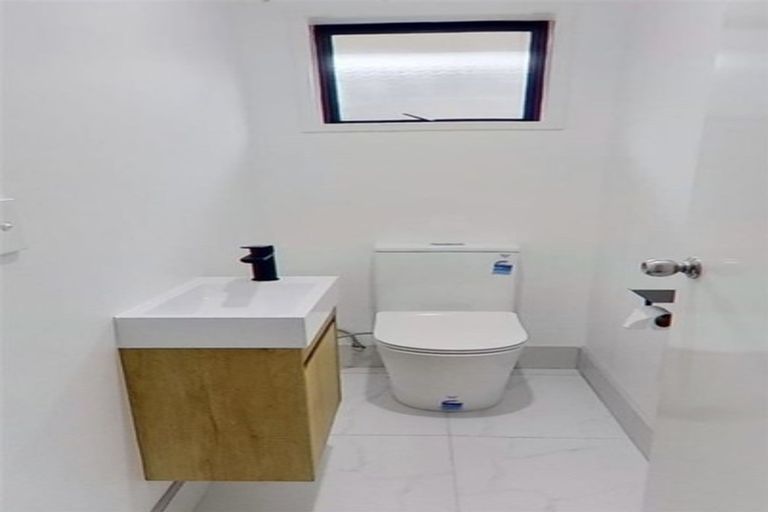 Photo of property in 21a Chelmsley Avenue, Henderson, Auckland, 0612