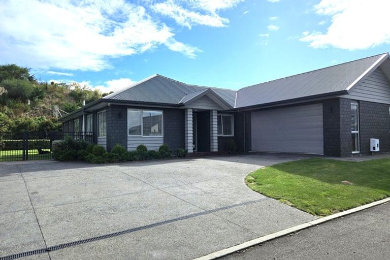Photo of property in 13 Birdie Lane, Waiwhakaiho, New Plymouth, 4312
