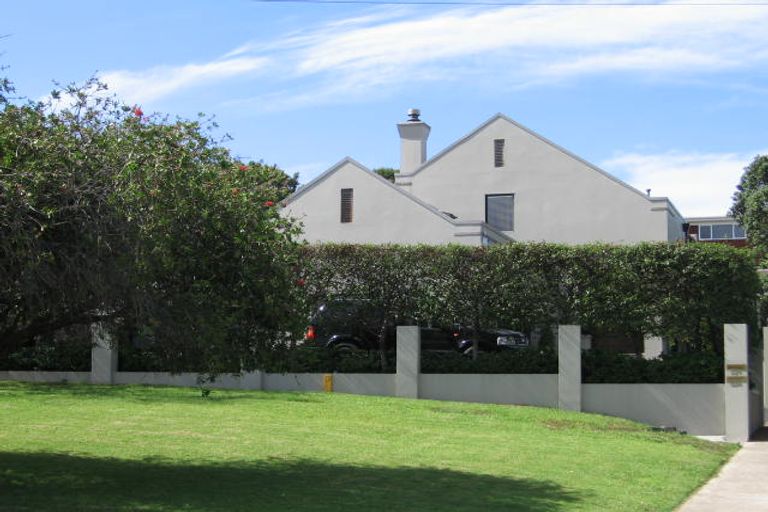 Photo of property in 1/331 Beach Road, Campbells Bay, Auckland, 0630