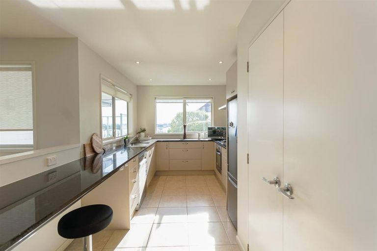 Photo of property in 19 The Brae, Mount Pleasant, Christchurch, 8081