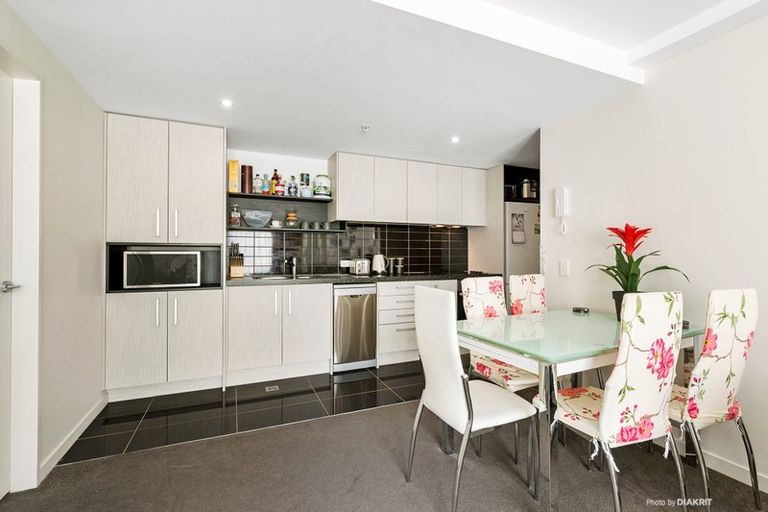 Photo of property in Nouvo Apartments, 2/21c Rugby Street, Mount Cook, Wellington, 6021