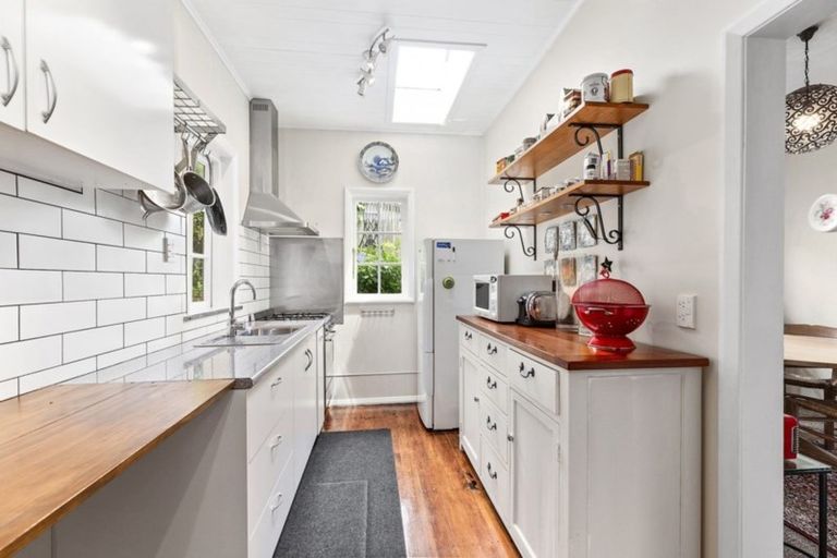 Photo of property in 132 Onslow Road, Khandallah, Wellington, 6035