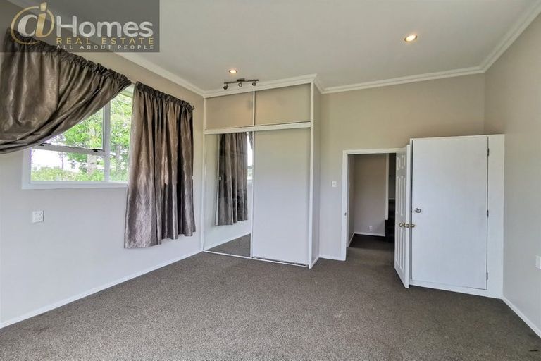 Photo of property in 6 Moontide Road, Kumeu, 0892