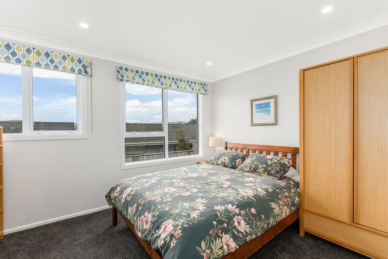 Photo of property in 118 Kahu Road, Paremata, Porirua, 5024