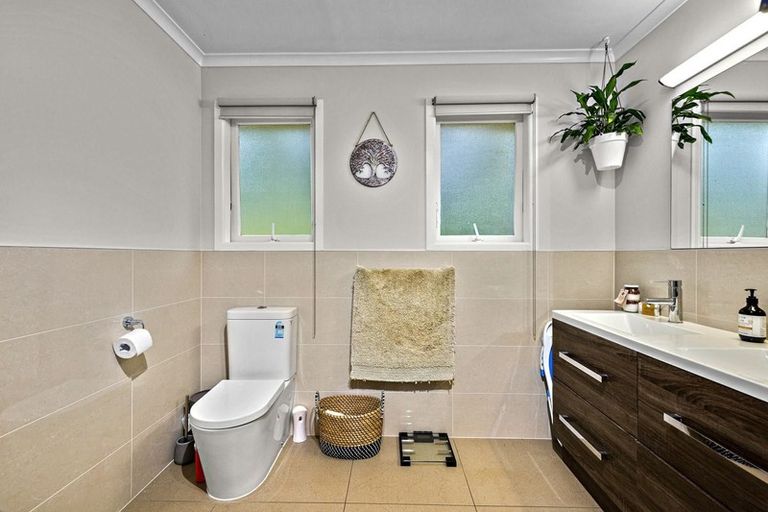 Photo of property in 325 Don Buck Road, Massey, Auckland, 0614
