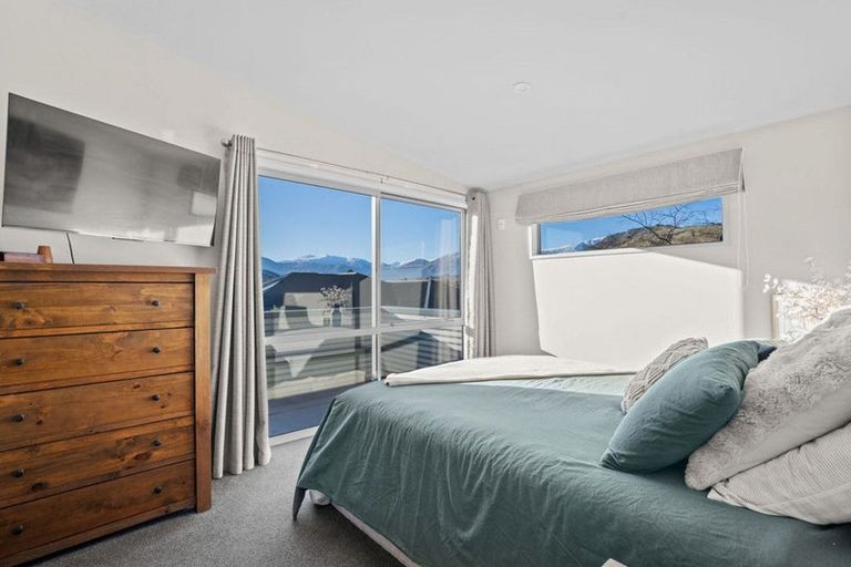Photo of property in 3 Rere Road, Lake Hayes, Queenstown, 9304