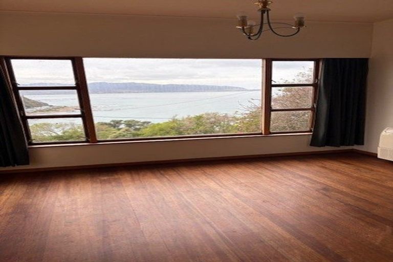 Photo of property in 37 Milne Terrace, Island Bay, Wellington, 6023