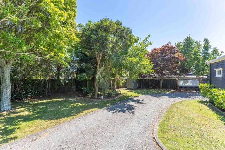 Photo of property in 8 Winara Avenue, Waikanae, 5036