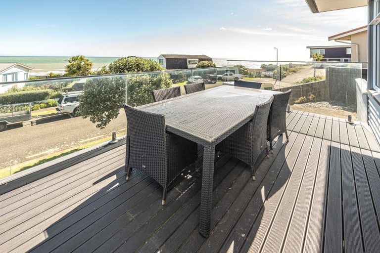 Photo of property in 2 Kapiti Terrace, Castlecliff, Whanganui, 4501