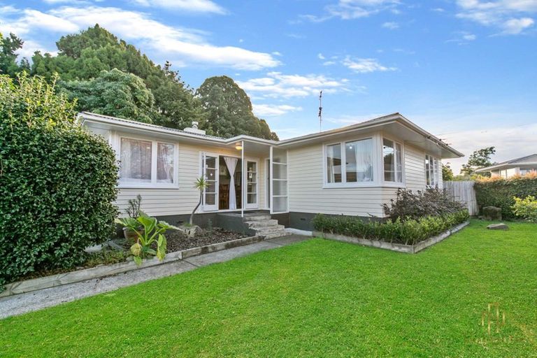 Photo of property in 12 Mountbatten Place, Papakura, 2110