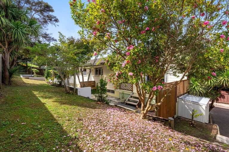 Photo of property in 1/56 Lavery Place, Sunnynook, Auckland, 0632