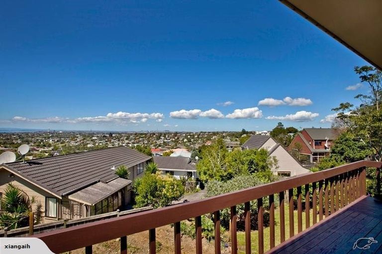 Photo of property in 131 Sunset Road, Totara Vale, Auckland, 0632
