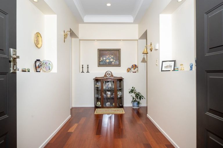 Photo of property in 56 Sapperton Drive, Henderson, Auckland, 0612