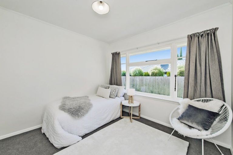 Photo of property in 15 Middlepark Road, Sockburn, Christchurch, 8042