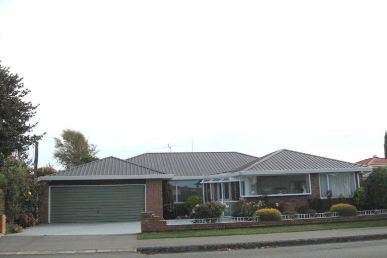 Photo of property in 2/2 Middlepark Road, Sockburn, Christchurch, 8042