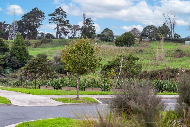 Photo of property in 4 Tuputupu Drive, Kumeu, 0810