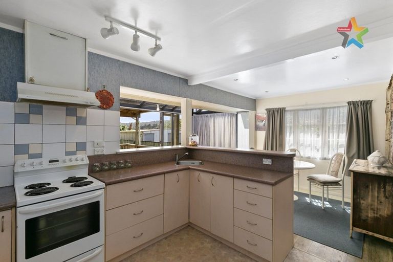 Photo of property in 24 Korau Grove, Stokes Valley, Lower Hutt, 5019