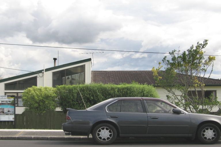 Photo of property in 1/53 Browns Bay Road, Browns Bay, Auckland, 0630