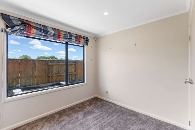Photo of property in 64 Royal Oak Drive, Kelvin Grove, Palmerston North, 4414