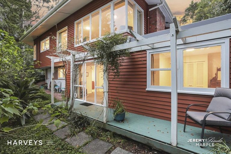 Photo of property in 310 Titirangi Road, Titirangi, Auckland, 0604