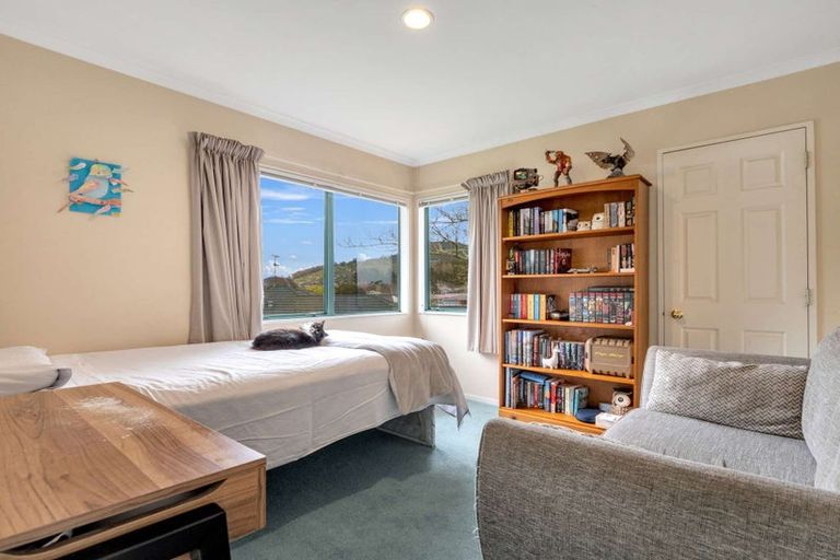 Photo of property in 30 Capricorn Place, Kawaha Point, Rotorua, 3010