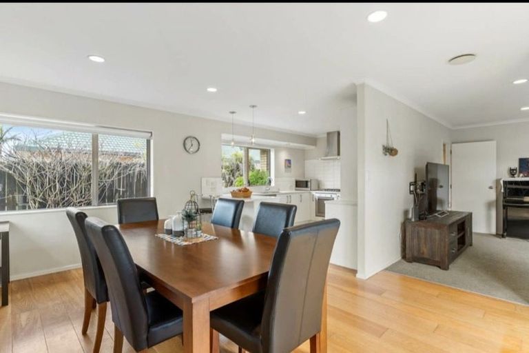 Photo of property in 2/19 Emyvalie Place, Dannemora, Auckland, 2016