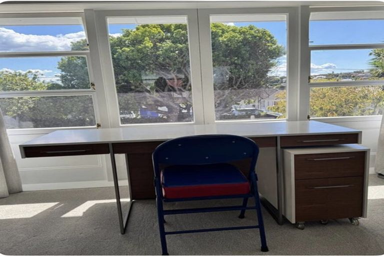 Photo of property in 24 Otakau Road, Milford, Auckland, 0620