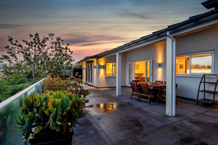 Photo of property in 15 Anderson Way, Highlands Park, New Plymouth, 4312