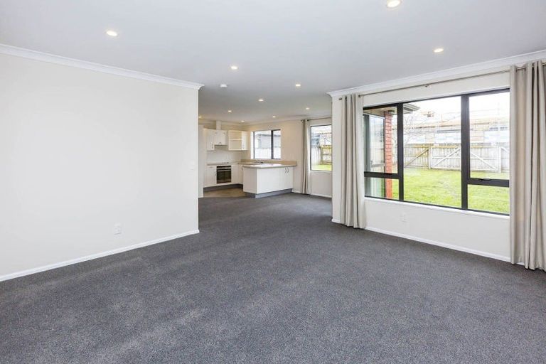 Photo of property in 6c Savage Crescent, Upper Hutt Central, Upper Hutt, 5018