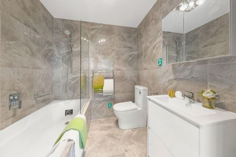 Photo of property in 13 Hoiho Road, Pukekohe, 2120