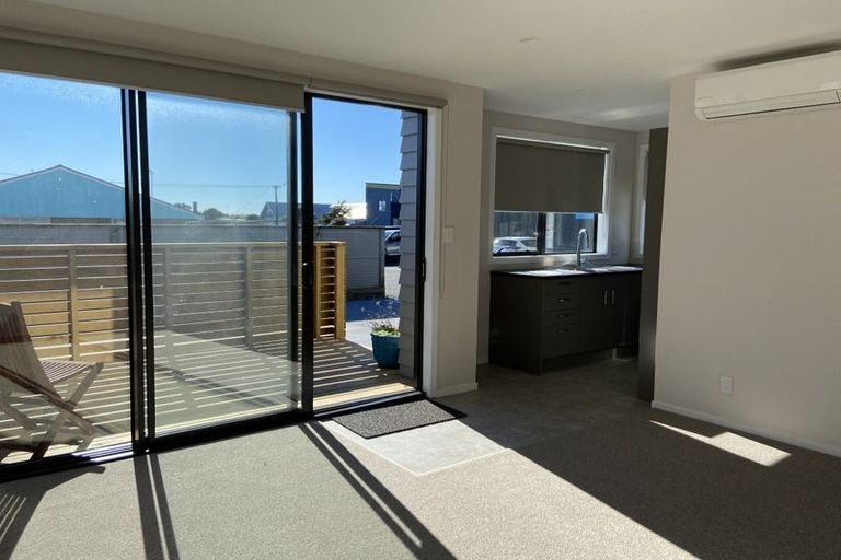 Photo of property in 33 Belt Road, Moturoa, New Plymouth, 4310