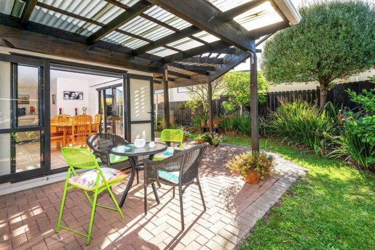 Photo of property in 11 Bunker Rise, Golflands, Auckland, 2013