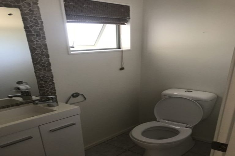 Photo of property in 2/9 Tyne Road, Forrest Hill, Auckland, 0620