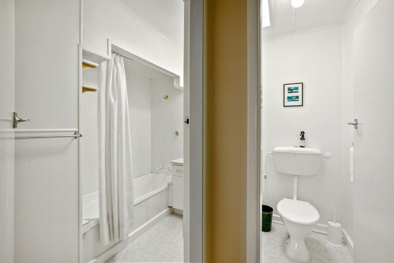 Photo of property in 184c Seaview Road, Westown, New Plymouth, 4310