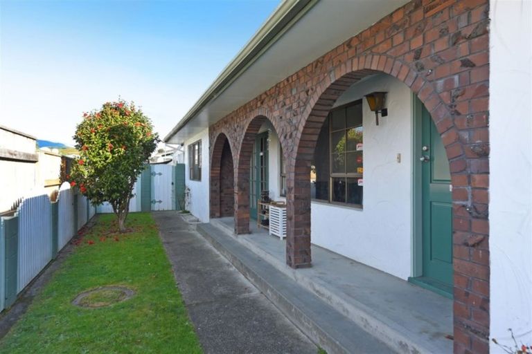 Photo of property in 20 Montana Road, Totara Park, Upper Hutt, 5018