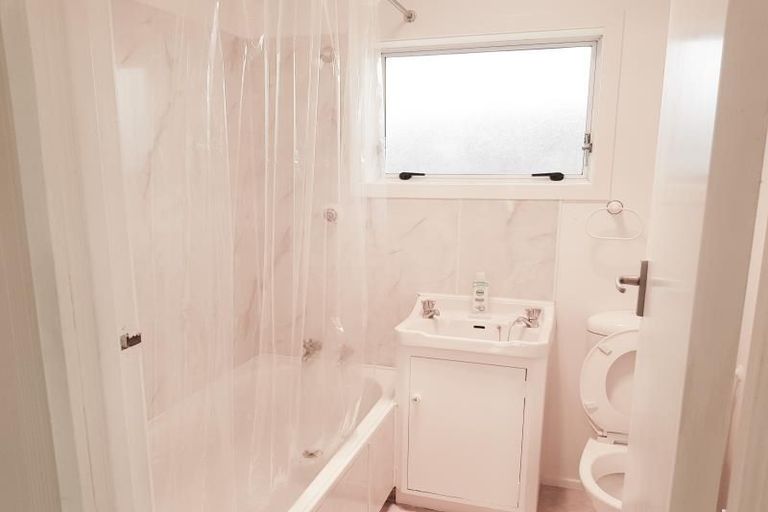 Photo of property in 1/242 Onewa Road, Birkenhead, Auckland, 0626