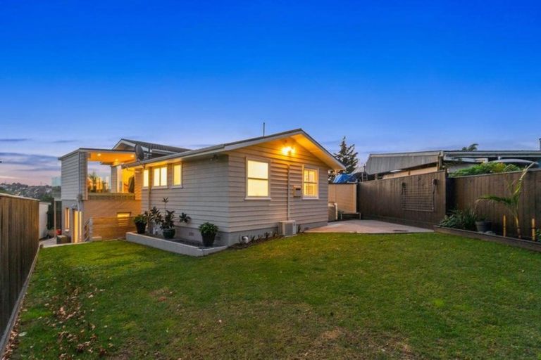 Photo of property in 27 Taioma Crescent, Te Atatu Peninsula, Auckland, 0610