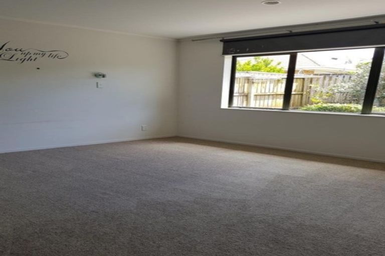 Photo of property in 30 Eroni Clarke Close, Flat Bush, Auckland, 2019